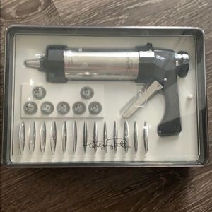 Brand new Wolfgang Puck Cookie press kit